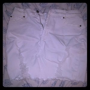This is a white mini skirt from Forever 21.